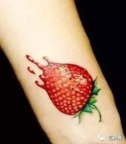 有纹身的网红吃瓜